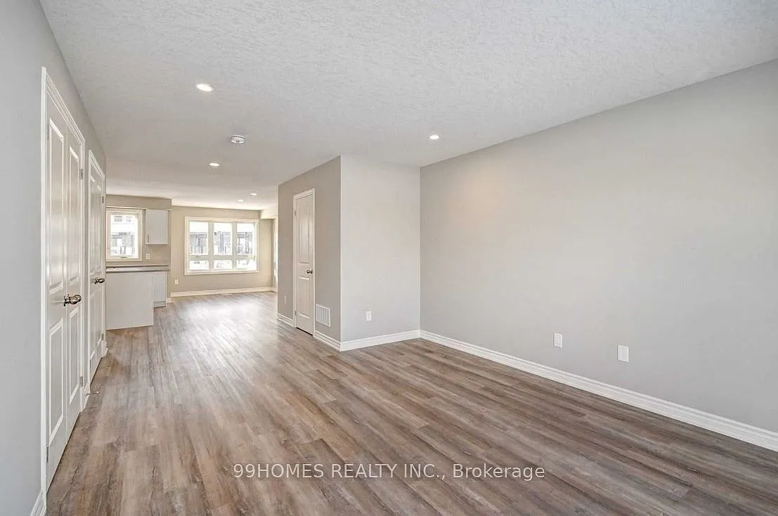 3 bed, $2,300 — Photo 4