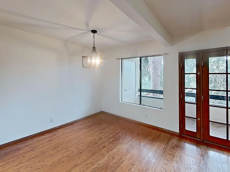 4425 Whitsett Ave #213 — Photo 2