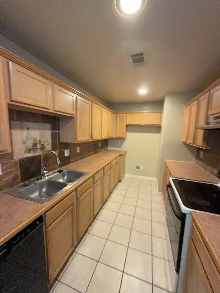 3 bed, 2.0 bath, 1260 sqft, $1,795 — Photo 4