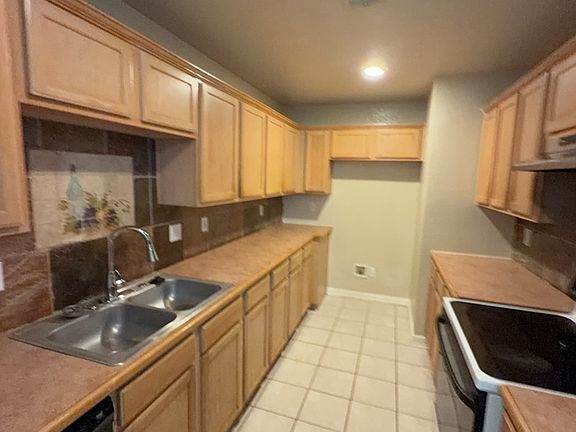 4th image of 810 Cullum Ct