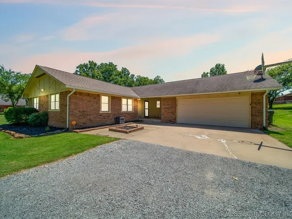 11902 E Cedar Dr, Claremore, OK 74019