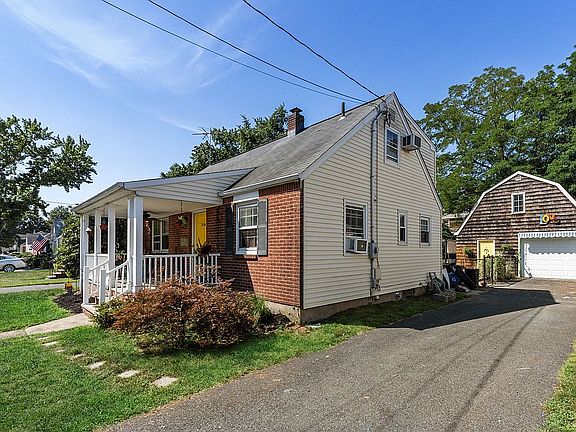 2nd image of 17-24 Hunter Pl