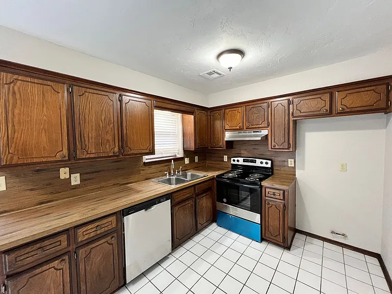 752 W Forest Dr — Photo 5