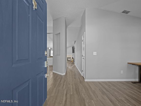 5th image of 2439 BENTWATER Drive W