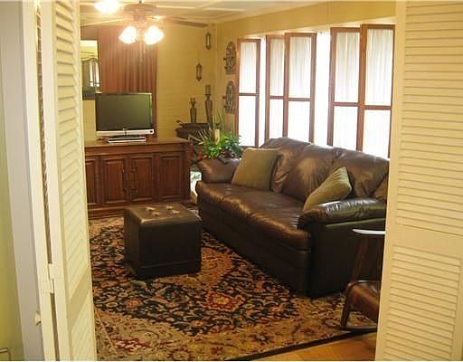 5th image of 610 Rosalie St
