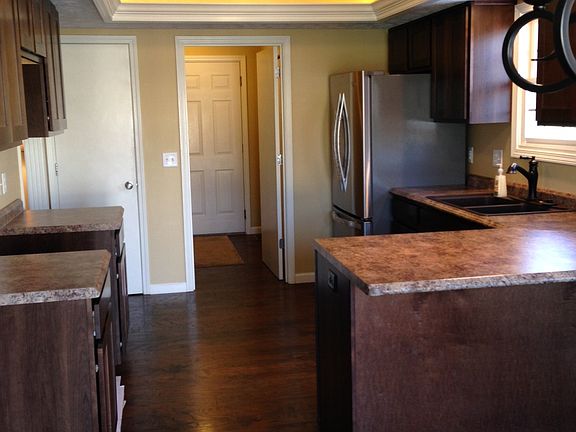 4th image of 1225 Crestview Dr