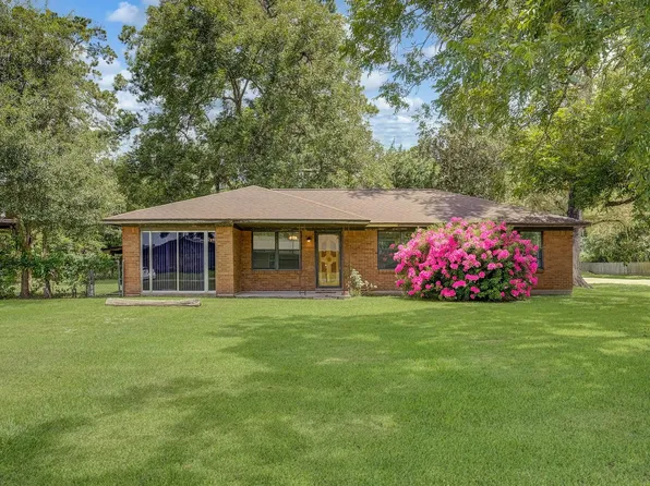 101 Oak St, Dayton, TX 77535