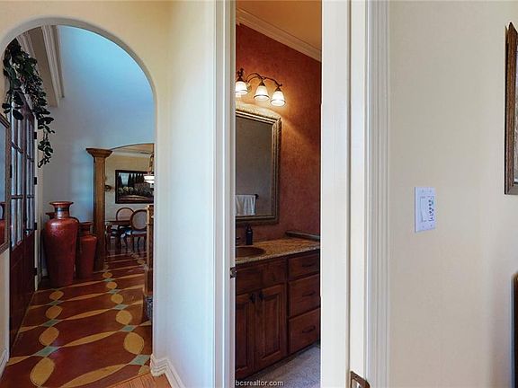 5th image of 726 Plum Hollow Dr