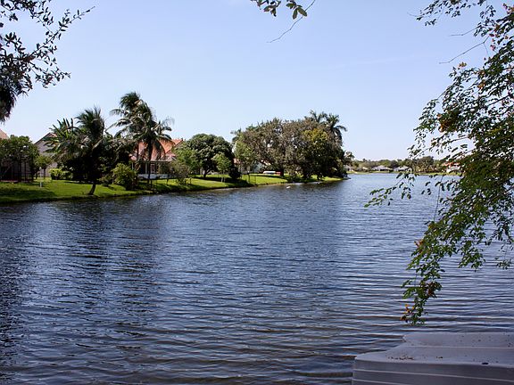 2nd image of 2941 Oak Park Cir