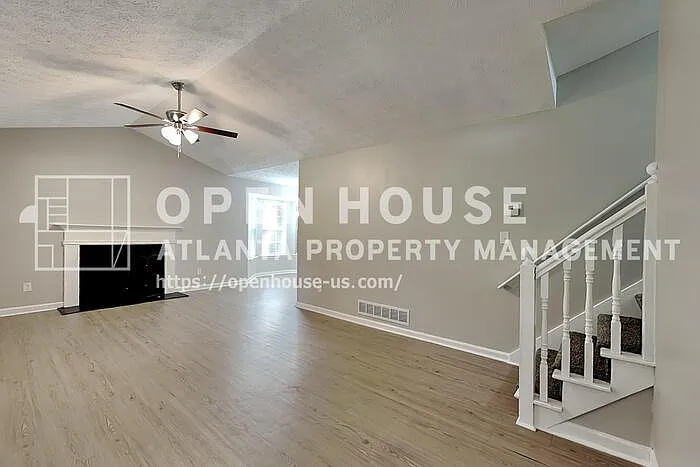 3 bed, 2.0 bath, 1220 sqft, $1,700 — Photo 3