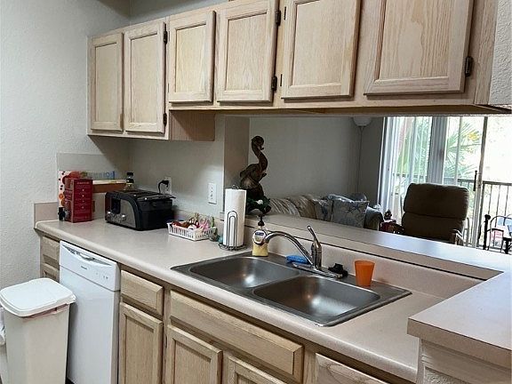 5th image of 11521 Villa Grand APT 904