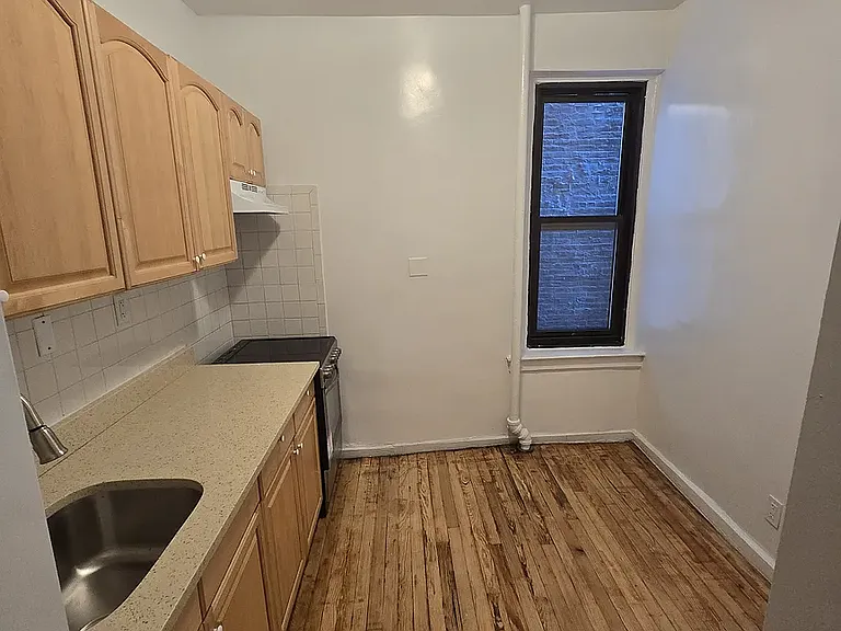 136 W 4th St #2B — Photo 7
