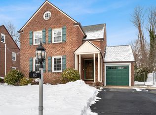 89 Middle Rd, Eastchester, NY 10709