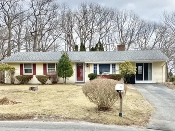 5 Seneca Cir, Dartmouth, MA 02748