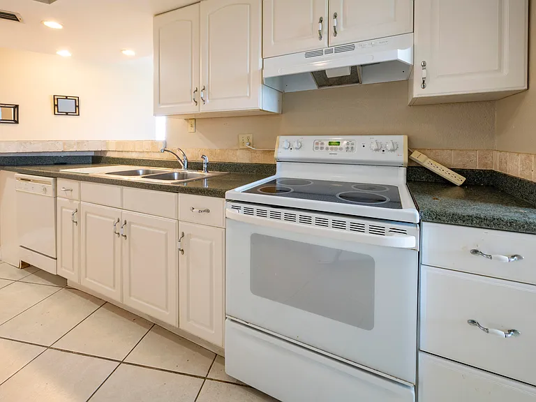 6911 Environ Blvd #8G — Photo 19