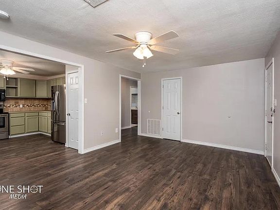 5th image of 2133 Ross Ave