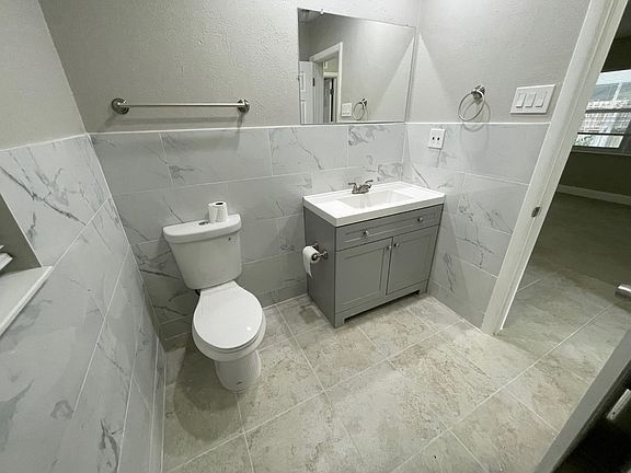 3rd image of 1598 76th Ave N