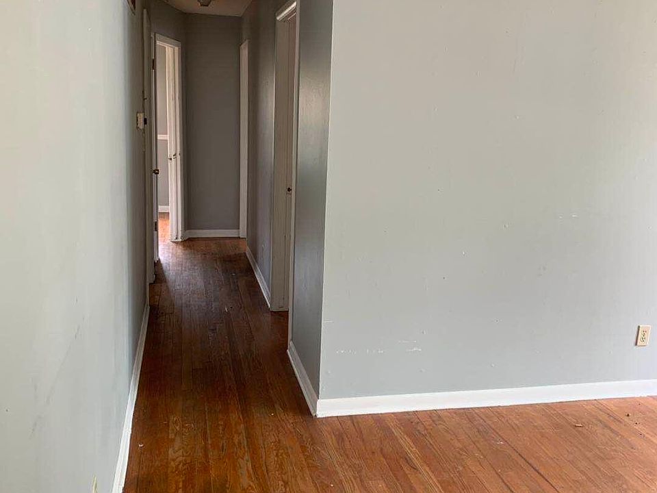 1st image of 125 N Kendall Dr