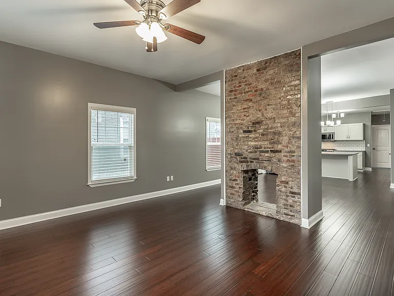 1553 Kirby Ave — Photo 2