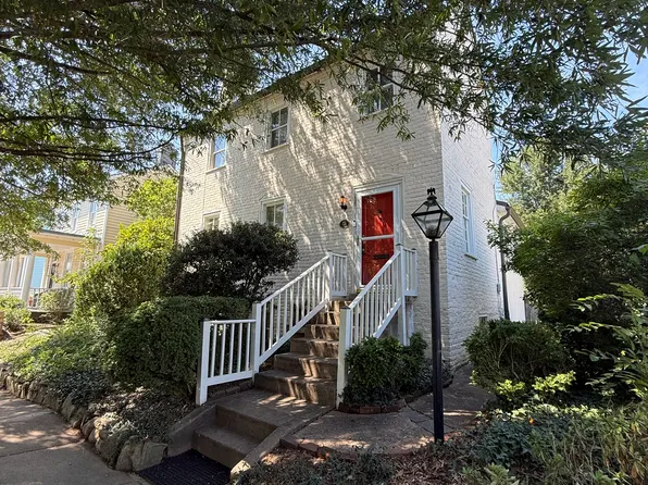 205 Princess Elizabeth St, Fredericksburg, VA 22401