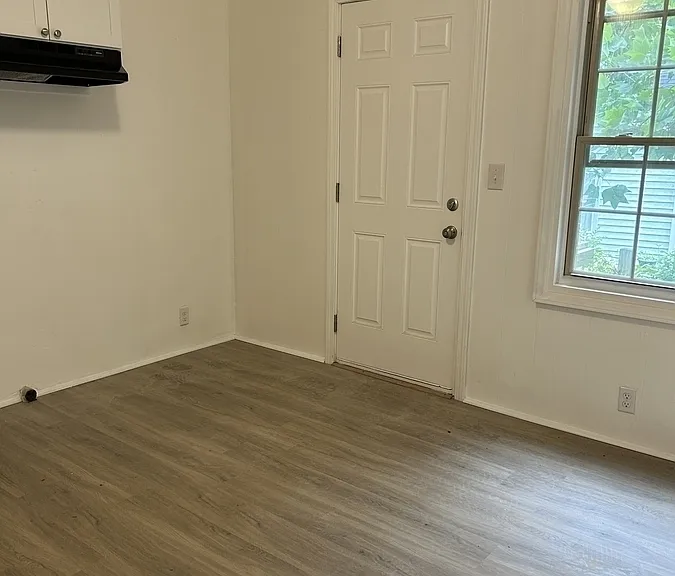 1006 William Dr — Photo 12