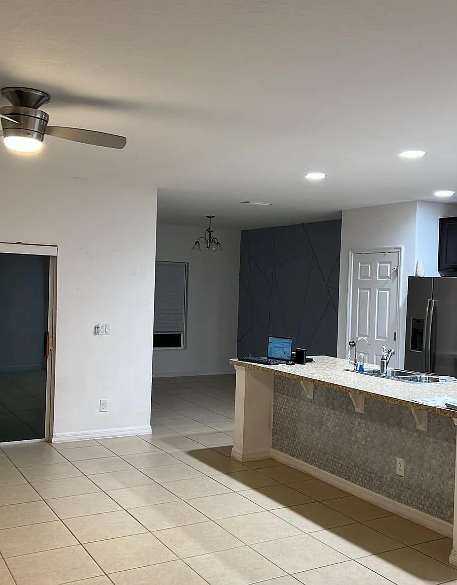 4 bed, 2014 sqft, $2,100 — Photo 3