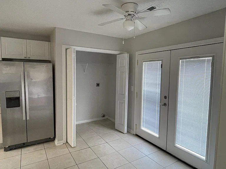 2704 Holmes Ct N — Photo 22
