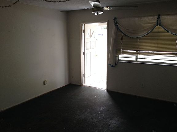 3rd image of 4713 W Wallace Ave