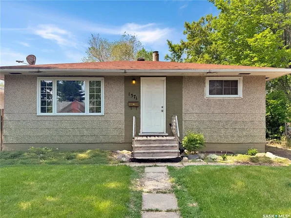 1571 105th STREET, North Battleford, SK S9A 1T5
