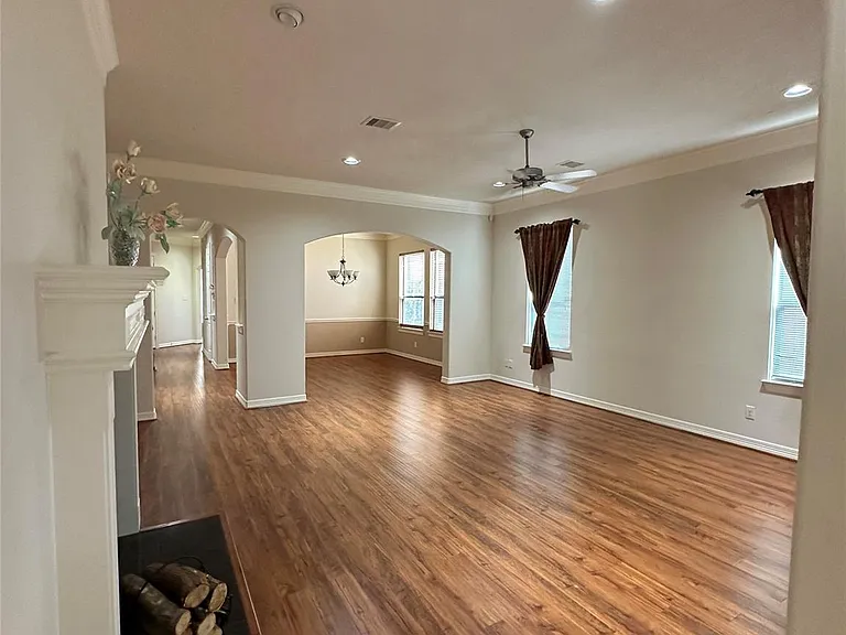 2910 Royal Oaks Grv — Photo 6