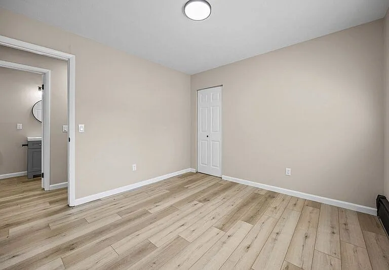 Holcomb Village Apartments — Photo 19