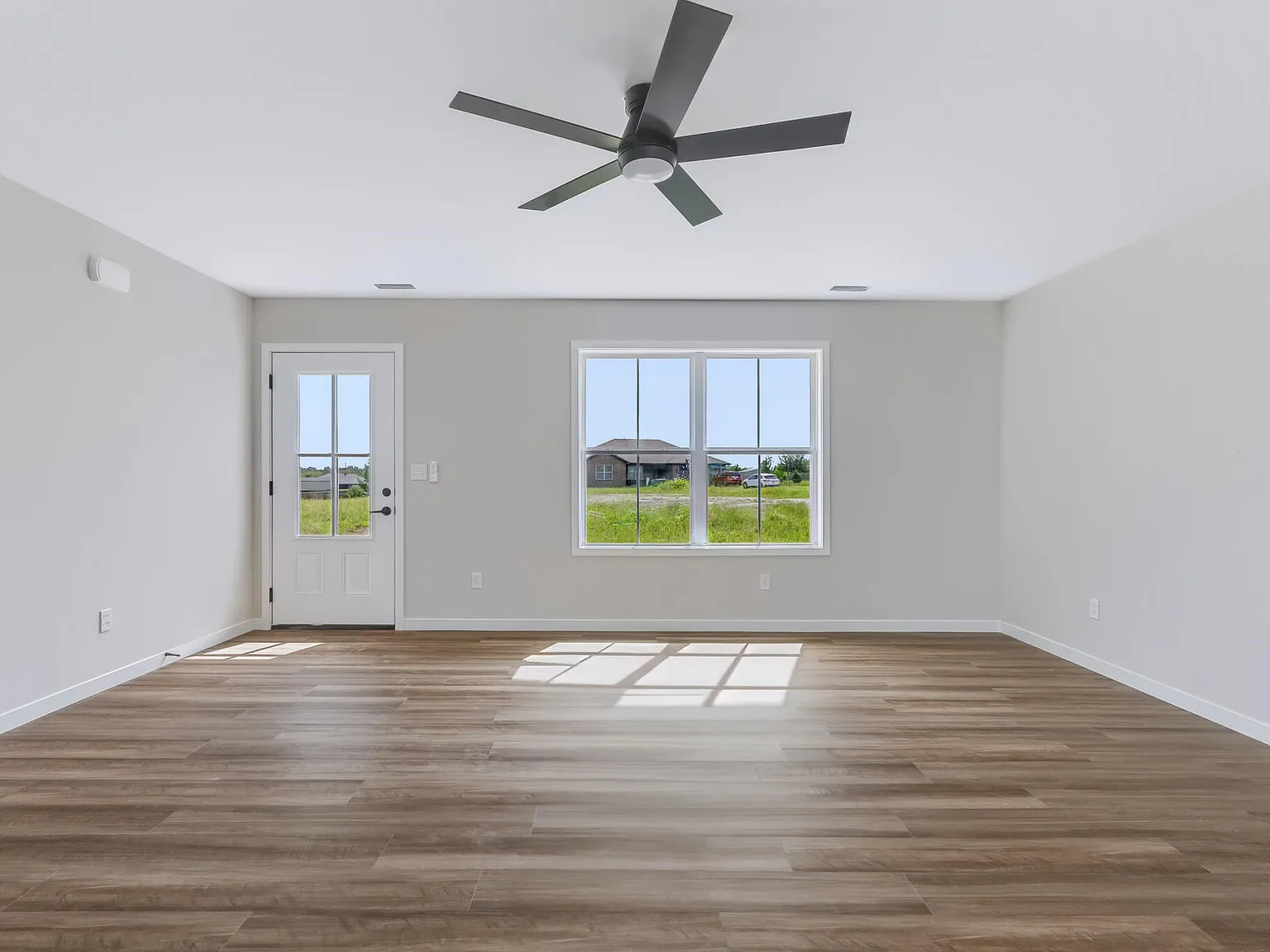 3 bed, 2.0 bath, 1250 sqft, $2,000 — Photo 4