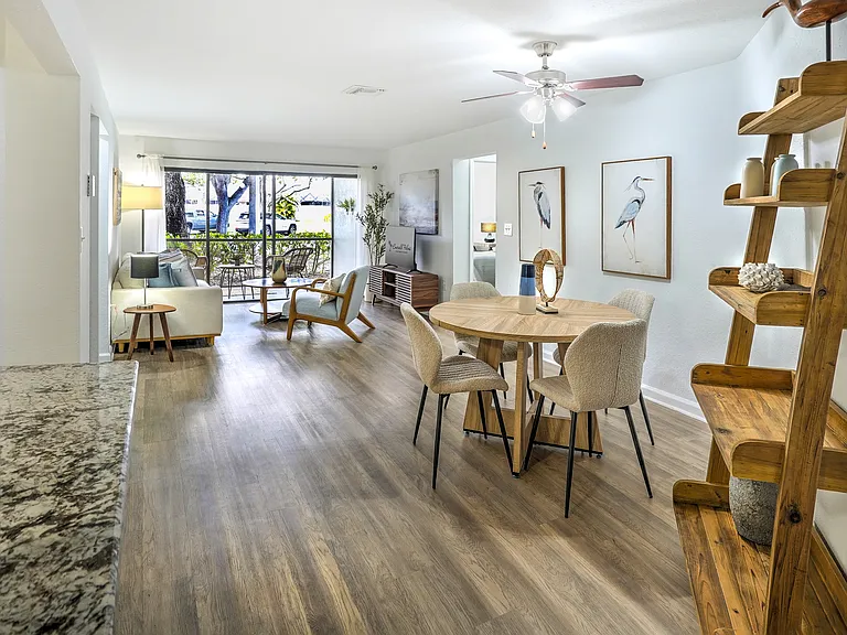 Emerald Palms Apartment Homes — Photo 7