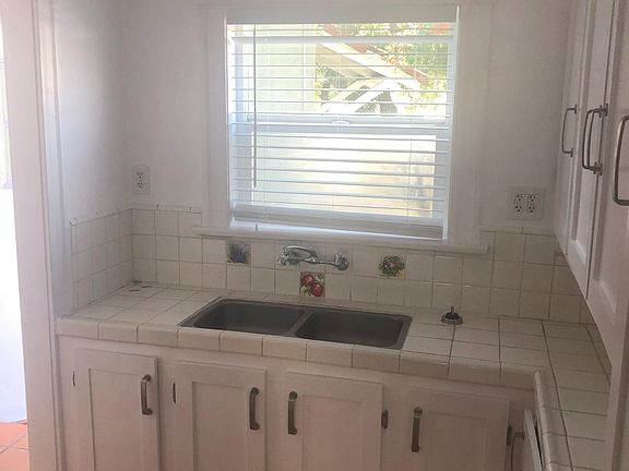 5th image of 3286 Casitas Ave