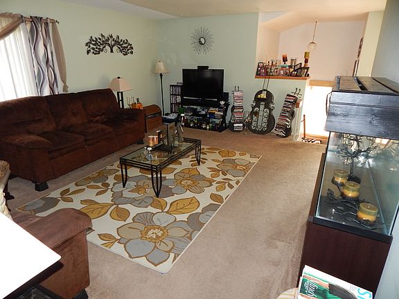 3rd image of 1326 Kingsbury Dr Unit 4