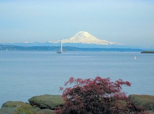 1195 Irene Pl NE, Bainbridge Island, WA 98110