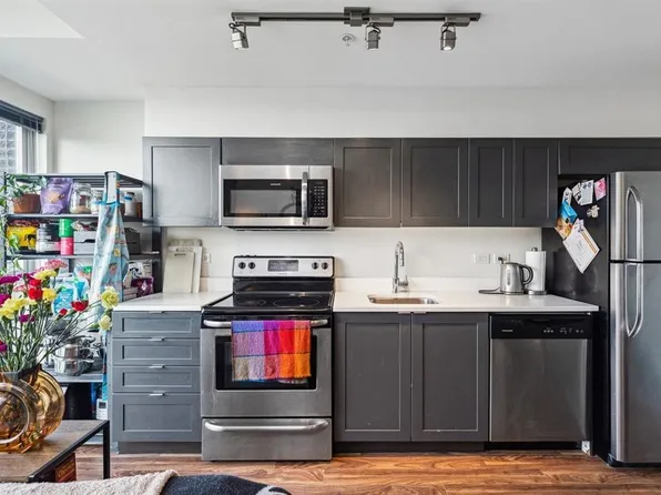 2511 Quebec St #213, Vancouver, BC V5T 0B6