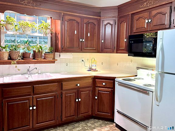 4th image of 253 Kneeland Road