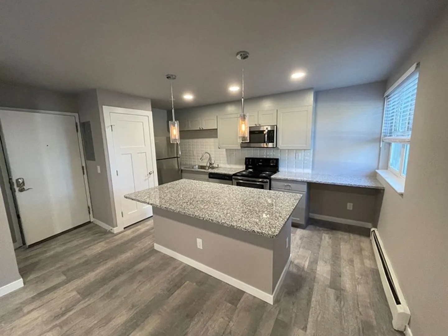 Brand New Renovated Apartment in North Boulder — Photo 2