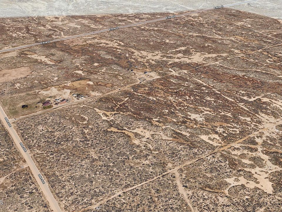 2nd image of 20th St E