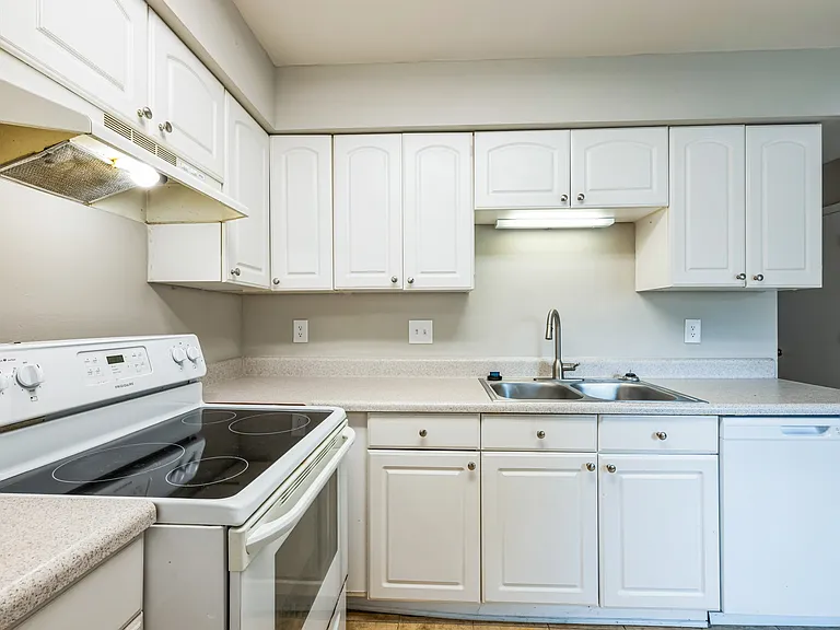 1559 Highland Ave #3 — Photo 6
