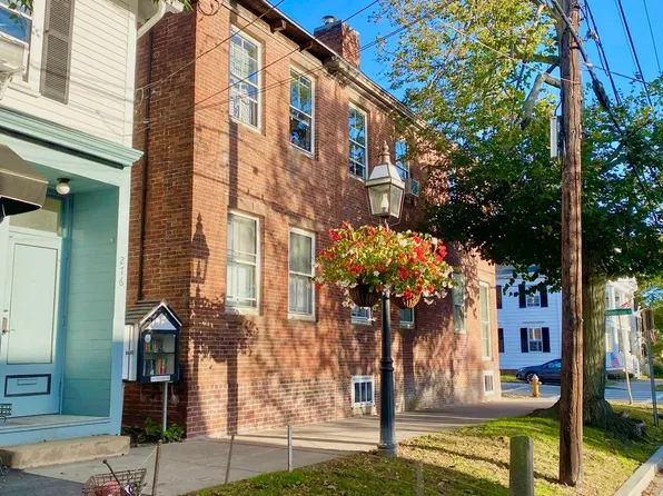 31 Constitution St #1E, Bristol, RI 02809