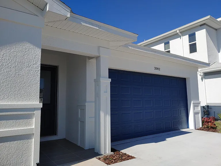 2082 Paragon Cir W — Photo 1