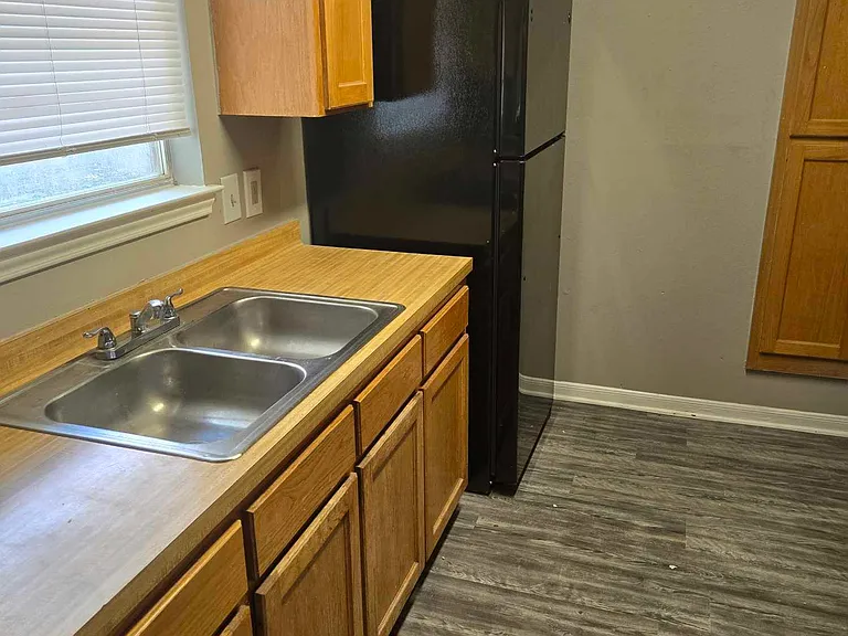 2406 S Laredo St — Photo 5