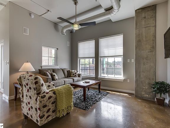 2nd image of 927 S Main St Unit 201