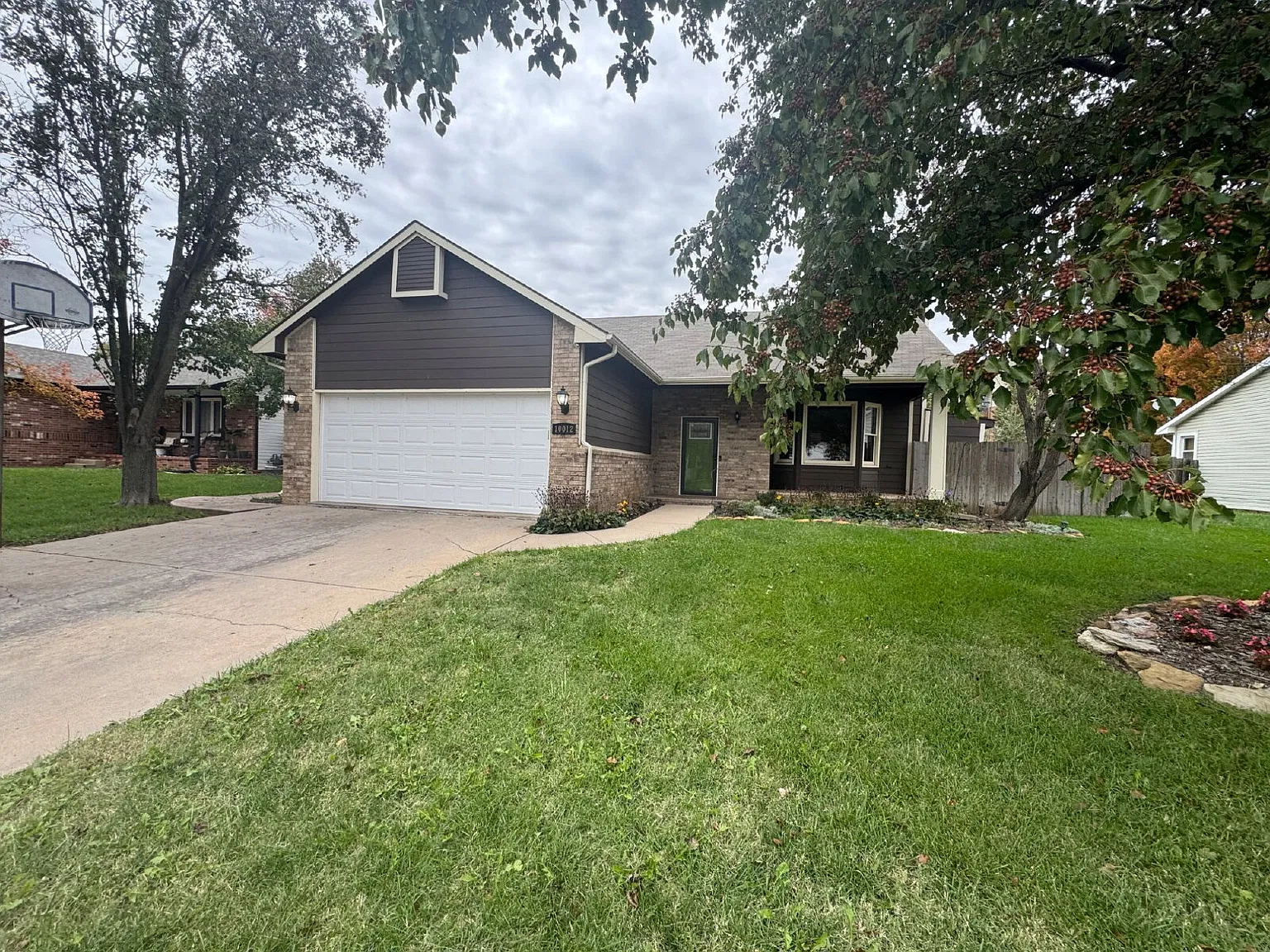 3 bed, 2.5 bath, 1950 sqft, $1,800 — Photo 2