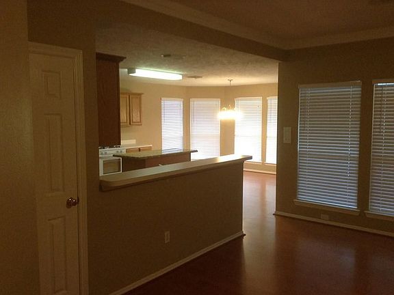 4th image of 19911 Crescent Creek Dr