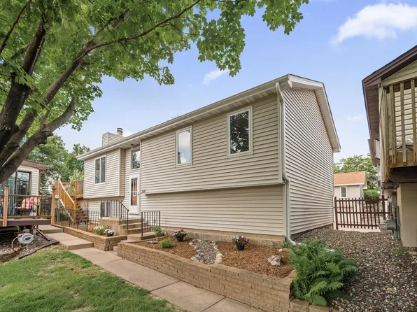 3547 Pilgrim Ln N, Plymouth, MN 55441
