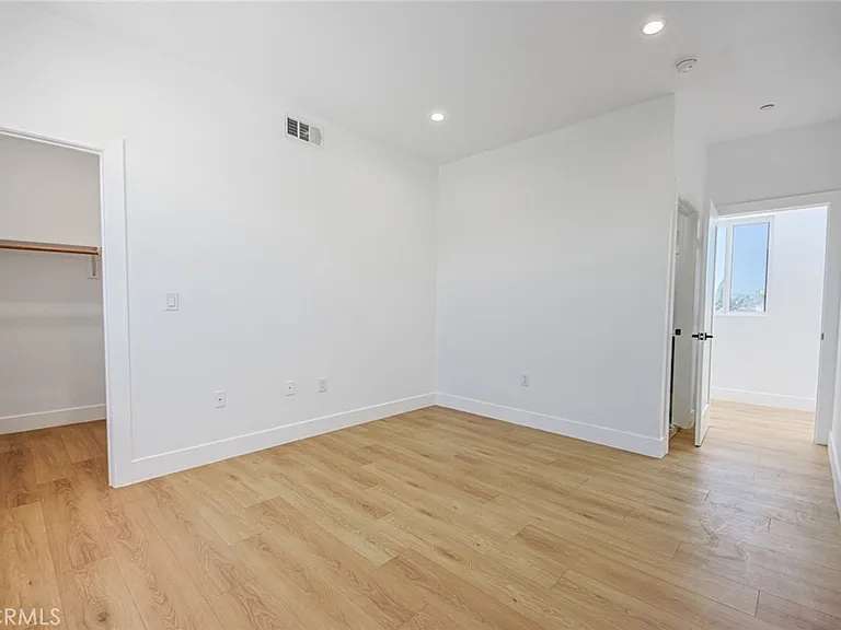 2851 S Victoria Ave #2 — Photo 32