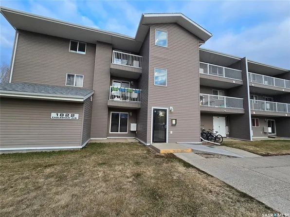 UNIT 301-1822 Eaglesham AVENUE, Weyburn, SK S4H 3A8